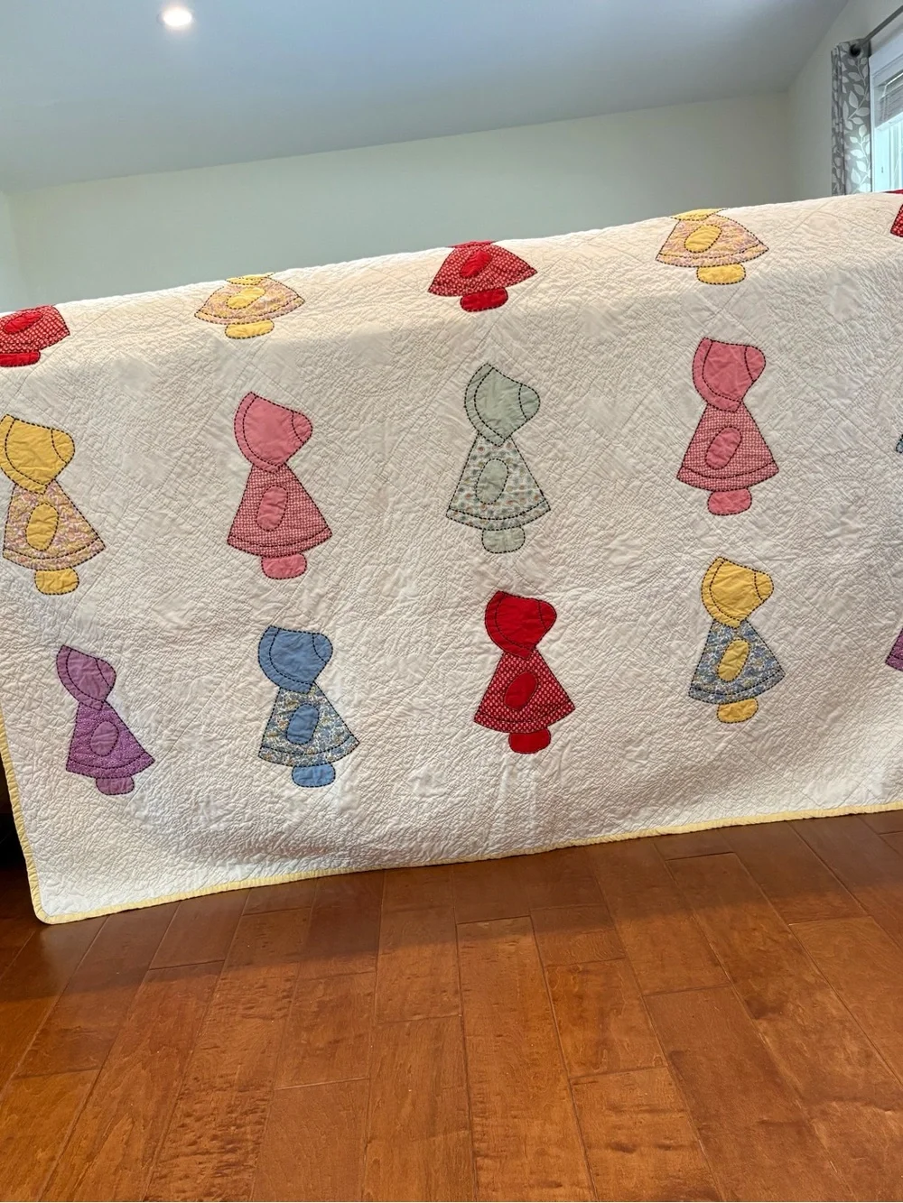 Vintage Sunbonnet Sue Applique Quilt - Multicolor on White